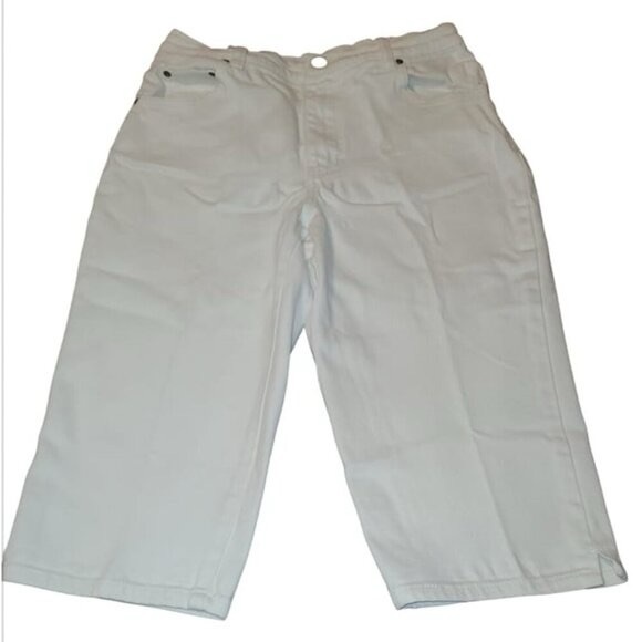 Style Co Women s size 8P White Bermuda Shorts Button zip up with 5 pockets - Picture 3 of 9